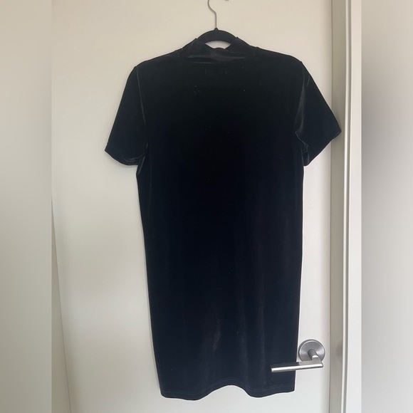 Velvet mock neck dress - Picture 2 of 4